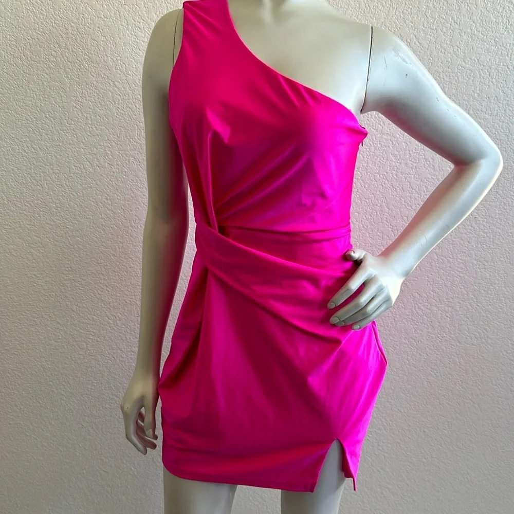 Superdown Hot pink one-shoulder mini dress - Picture 3 of 8